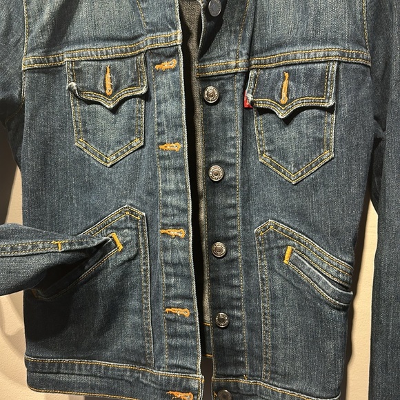 Vintage Levi’s Women’s Denim Jacket - Picture 2 of 6